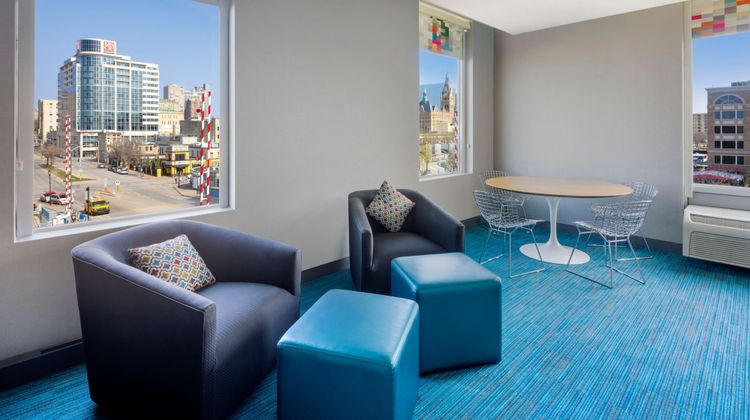 aloft Milwaukee Downtown Suite