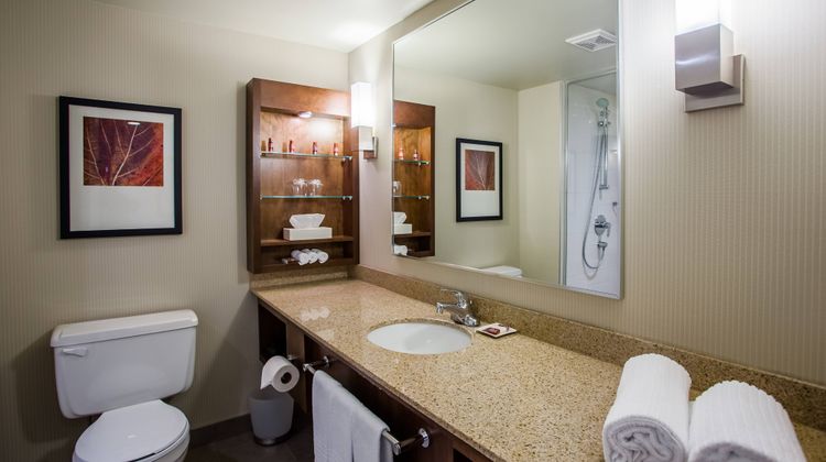 Delta Hotels Saguenay Conference Centre Room