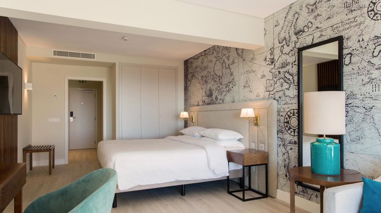 <b>Four Points by Sheraton Sesimbra Room</b>. Images powered by <a href="https://www.leonardoworldwide.com/" title="Leonardo Worldwide" target="_blank">Leonardo</a>.