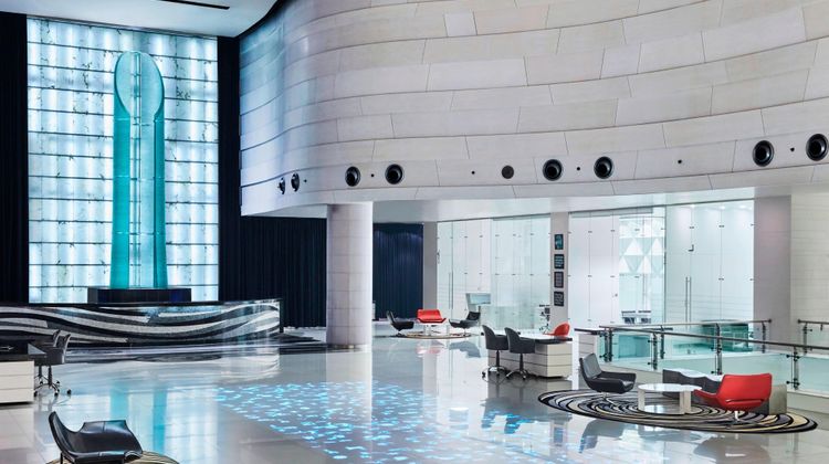 Le Meridien New Delhi Lobby