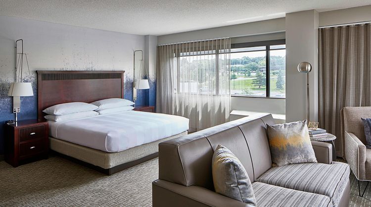 Marriott Minneapolis-West Suite