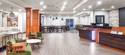 Fairfield Inn/Suites Toronto Mississauga Lobby