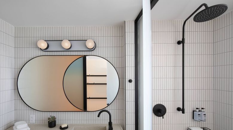 <b>Moxy Miami South Beach Room</b>. Images powered by <a href="https://www.leonardoworldwide.com/" title="Leonardo Worldwide" target="_blank">Leonardo</a>.