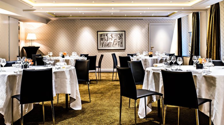 <b>Prince de Galles, Luxury Collection Meeting</b>. Images powered by <a href=https://www.travelagewest.com/Hotels/Paris/