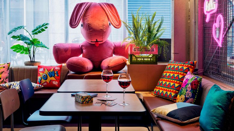 <b>MOXY Paris Bastille Lobby</b>. Images powered by <a href="https://www.leonardoworldwide.com/" title="Leonardo Worldwide" target="_blank">Leonardo</a>.