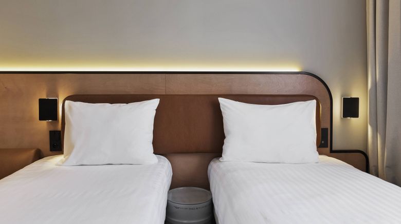 <b>MOXY Paris Bastille Room</b>. Images powered by <a href="https://www.leonardoworldwide.com/" title="Leonardo Worldwide" target="_blank">Leonardo</a>.