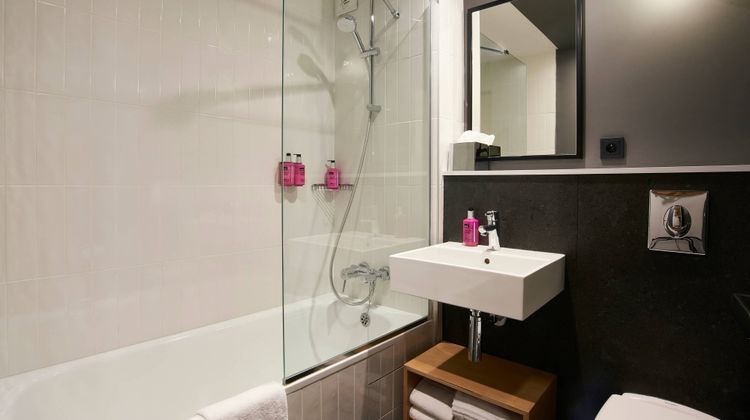 MOXY Paris Bastille Room