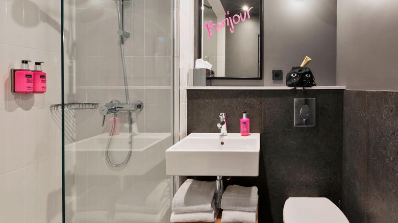<b>MOXY Paris Bastille Room</b>. Images powered by <a href="https://www.leonardoworldwide.com/" title="Leonardo Worldwide" target="_blank">Leonardo</a>.