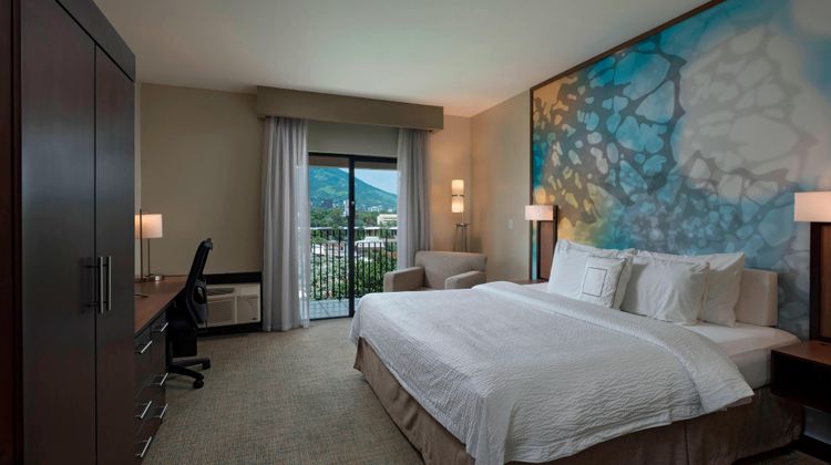Courtyard by Marriott San Salvador Suite