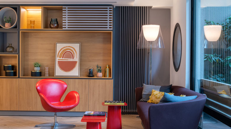 <b>Holiday Inn Reims - City Centre Lobby</b>. Images powered by <a href="https://www.leonardoworldwide.com/" title="Leonardo Worldwide" target="_blank">Leonardo</a>.