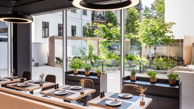 MOOONS Hotel Restaurant