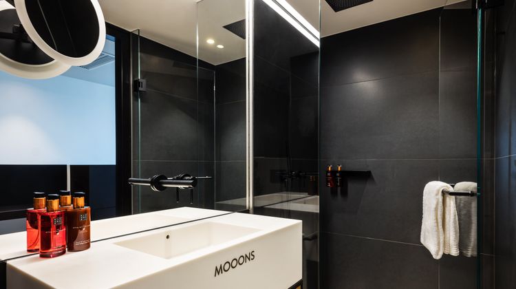 MOOONS Hotel Room