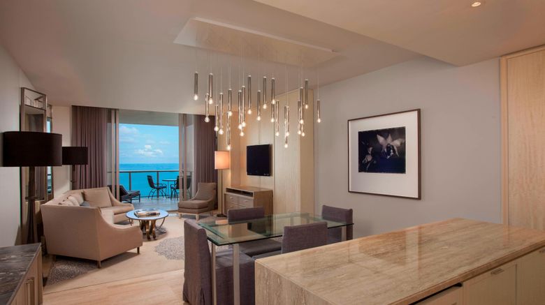 <b>The St Regis Bal Harbour Resort Suite</b>. Images powered by <a href="https://www.leonardoworldwide.com/" title="Leonardo Worldwide" target="_blank">Leonardo</a>.