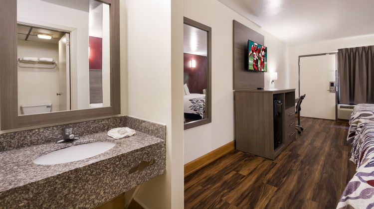 Red Roof Inn Crestview Room