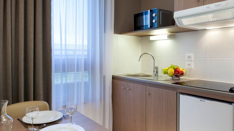 <b>Neho Suites Porte de Geneve Room</b>. Images powered by <a href="https://www.leonardoworldwide.com/" title="Leonardo Worldwide" target="_blank">Leonardo</a>.