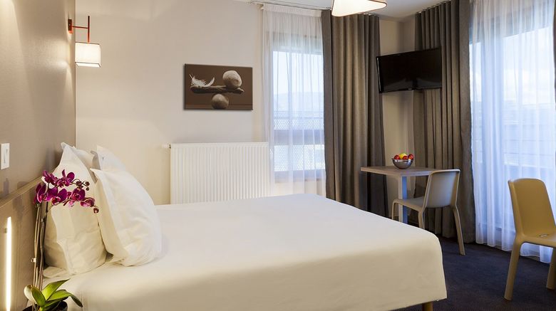 <b>Neho Suites Porte de Geneve Room</b>. Images powered by <a href="https://www.leonardoworldwide.com/" title="Leonardo Worldwide" target="_blank">Leonardo</a>.