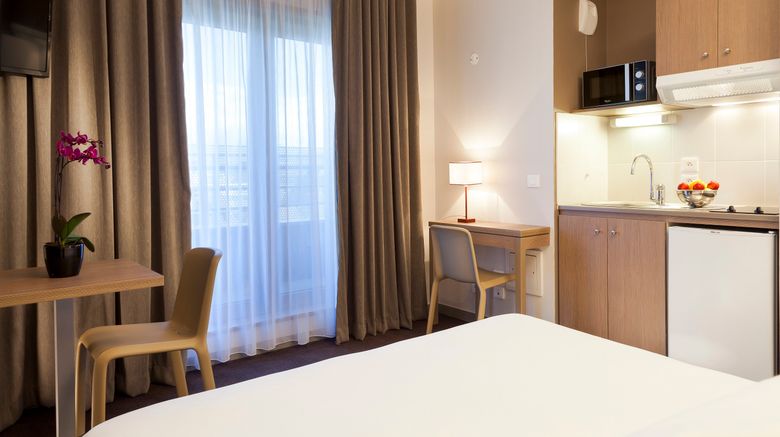 <b>Neho Suites Porte de Geneve Room</b>. Images powered by <a href="https://www.leonardoworldwide.com/" title="Leonardo Worldwide" target="_blank">Leonardo</a>.