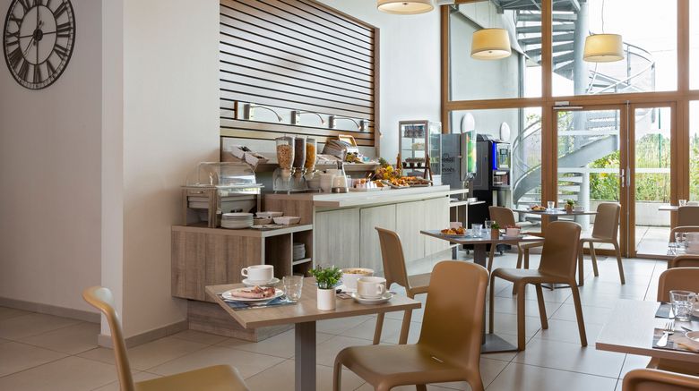 <b>Neho Suites Porte de Geneve Restaurant</b>. Images powered by <a href="https://www.leonardoworldwide.com/" title="Leonardo Worldwide" target="_blank">Leonardo</a>.