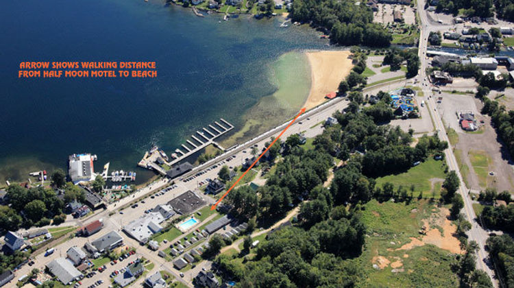 Half Moon Motel & Cottages Beach