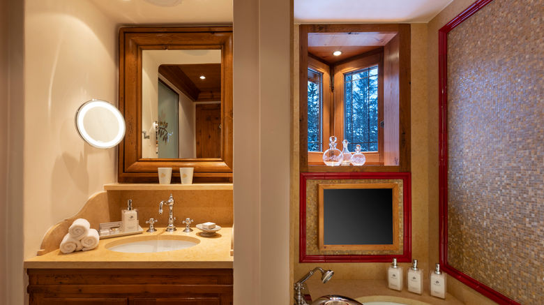 <b>Lake Hotel Courchevel Room</b>. Images powered by <a href="https://www.leonardoworldwide.com/" title="Leonardo Worldwide" target="_blank">Leonardo</a>.