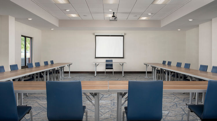 Holiday Inn Express & Suites Knoxville Meeting