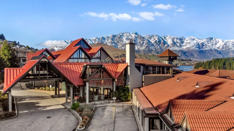 Copthorne Hotel & Resort Lakefront Exterior