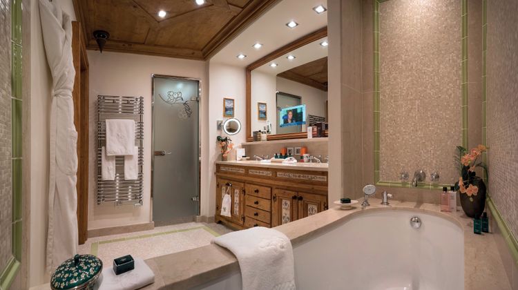 Lake Hotel Courchevel Suite