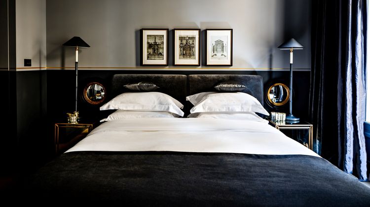 Monsieur George Hotel Room