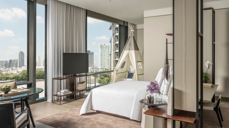 <b>Four Seasons Bangkok Chao Phraya River Suite</b>. Images powered by <a href="https://www.leonardoworldwide.com/" title="Leonardo Worldwide" target="_blank">Leonardo</a>.