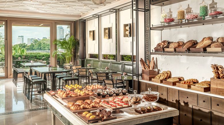 <b>Four Seasons Bangkok Chao Phraya River Restaurant</b>. Images powered by <a href="https://www.leonardoworldwide.com/" title="Leonardo Worldwide" target="_blank">Leonardo</a>.