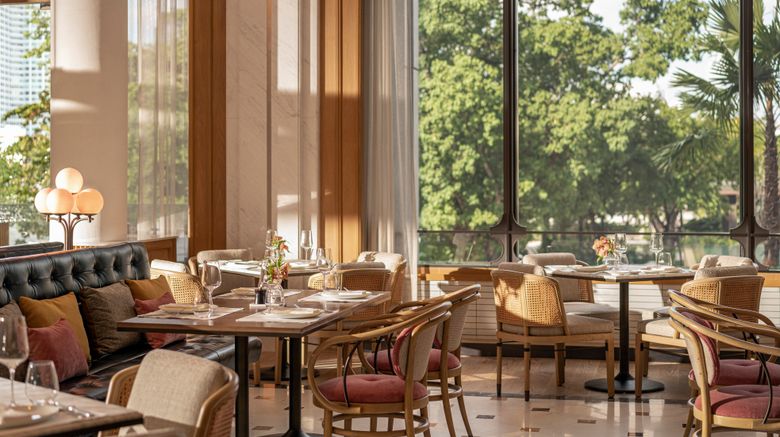 <b>Four Seasons Bangkok Chao Phraya River Restaurant</b>. Images powered by <a href="https://www.leonardoworldwide.com/" title="Leonardo Worldwide" target="_blank">Leonardo</a>.