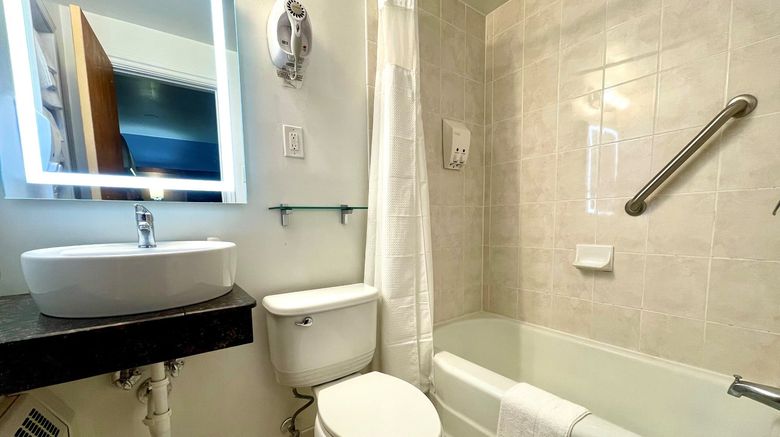 <b>Scottish Inn Room</b>. Images powered by <a href="https://www.leonardoworldwide.com/" title="Leonardo Worldwide" target="_blank">Leonardo</a>.