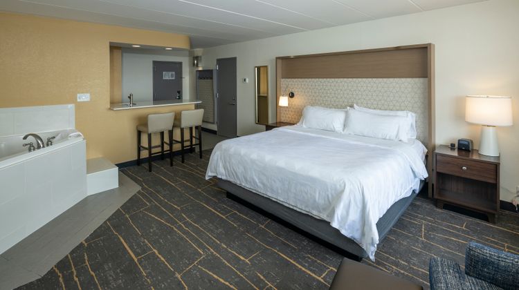 Holiday Inn Detroit Lakes Suite