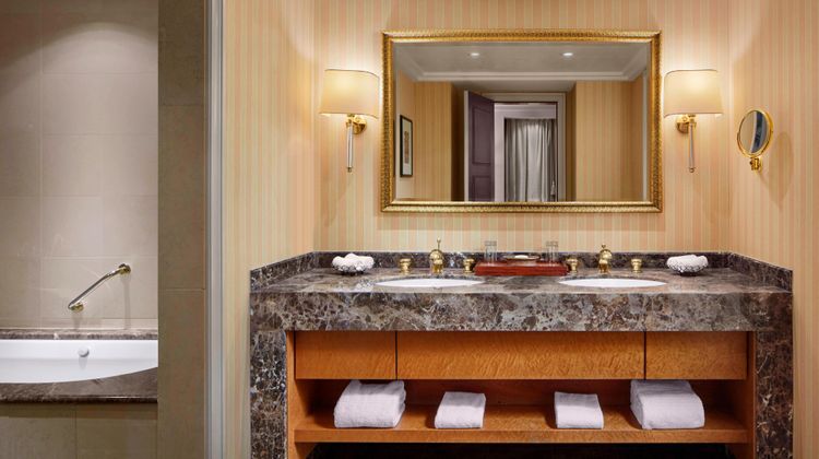 Sheraton Amman Al Nabil Hotel Room