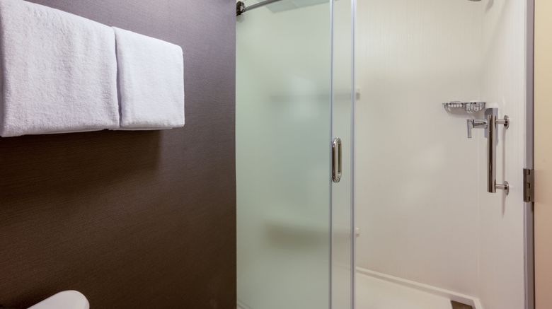 <b>Courtyard by Marriott Columbus Airport Room</b>. Images powered by <a href="https://www.leonardoworldwide.com/" title="Leonardo Worldwide" target="_blank">Leonardo</a>.