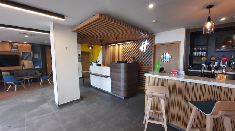 <b>Holiday Inn Calais Lobby</b>. Images powered by <a href="https://www.leonardoworldwide.com/" title="Leonardo Worldwide" target="_blank">Leonardo</a>.