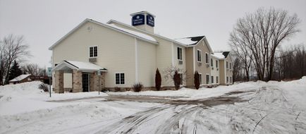 Cobblestone Inn & Suites Exterior