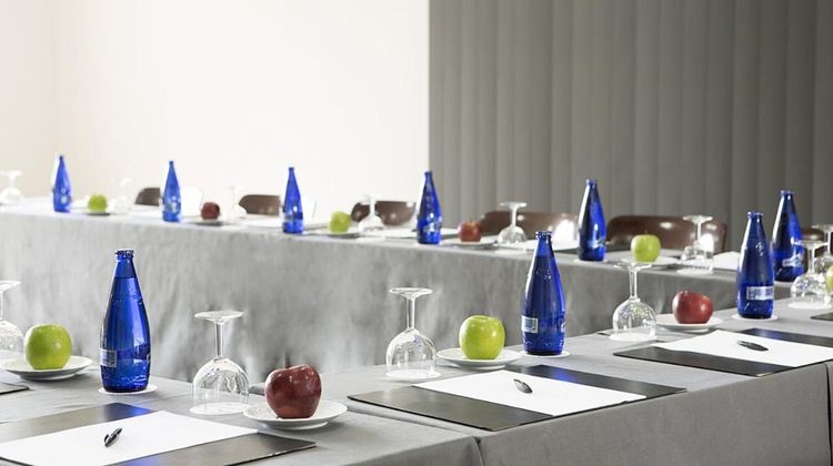 Hotel Wear Chamartin Meeting