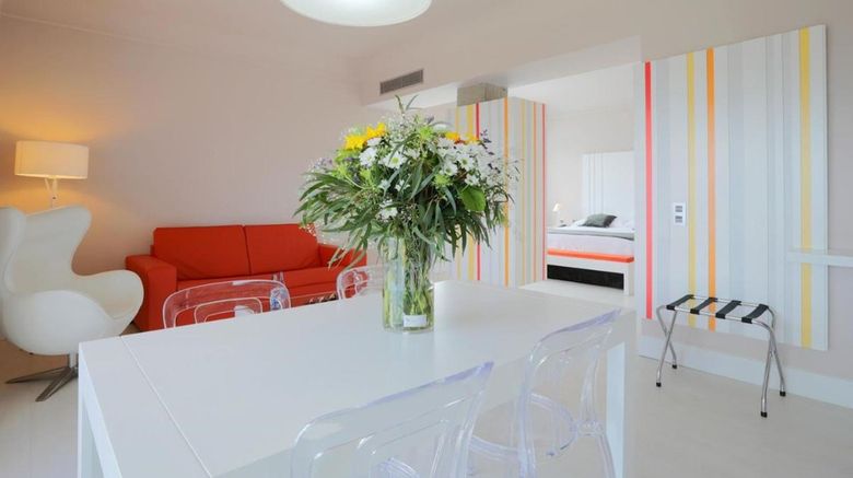 <b>Hotel Wear Chamartin Lobby</b>. Images powered by <a href="https://www.leonardoworldwide.com/" title="Leonardo Worldwide" target="_blank">Leonardo</a>.