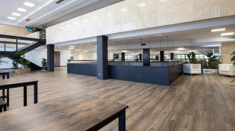 <b>Hotel Wear Chamartin Lobby</b>. Images powered by <a href="https://www.leonardoworldwide.com/" title="Leonardo Worldwide" target="_blank">Leonardo</a>.