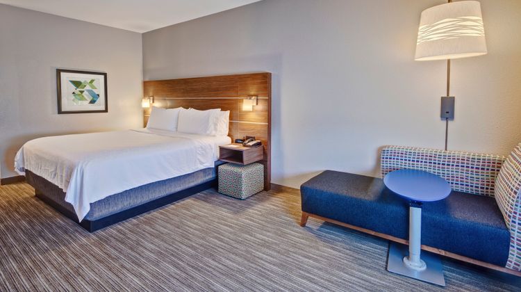 Holiday Inn Express & Suites Clarksville Room