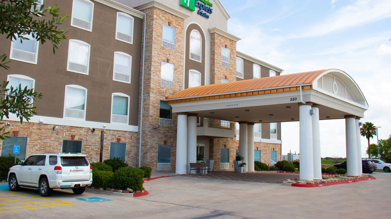 Holiday Inn Express Hotel  and  Suites Exterior. Images powered by <a href="https://www.leonardoworldwide.com" target="_blank" rel="noopener">Leonardo</a>.