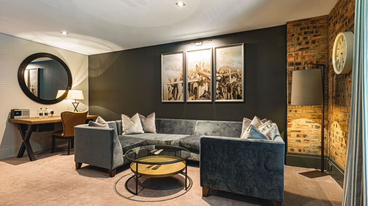 Dakota Eurocentral Suite