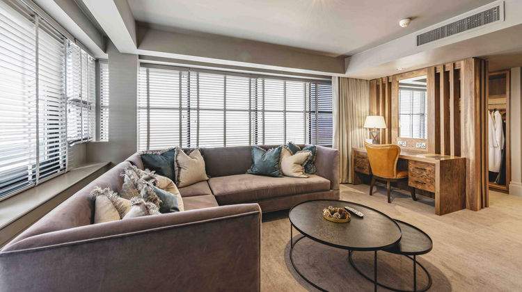 Dakota Eurocentral Suite