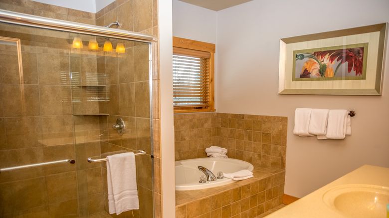 <b>Ruttger's Bay Lake Lodge Room</b>. Images powered by <a href="https://www.leonardoworldwide.com/" title="Leonardo Worldwide" target="_blank">Leonardo</a>.