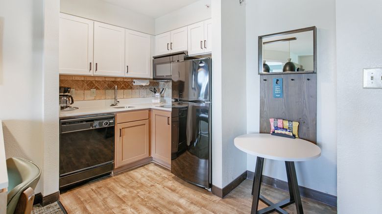 <b>Staybridge Suites Gulf Shores Suite</b>. Images powered by <a href="https://www.leonardoworldwide.com/" title="Leonardo Worldwide" target="_blank">Leonardo</a>.