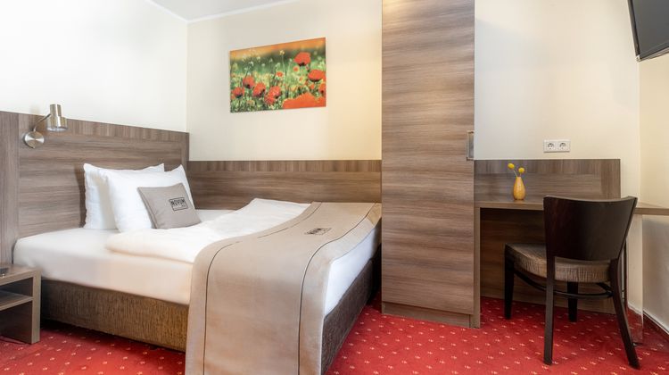 Novum Hotel Leonet Room