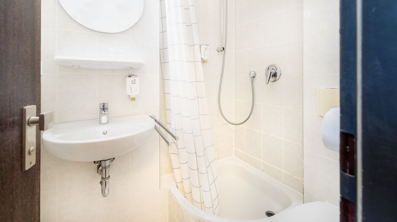 <b>Novum Hotel Leonet Room</b>. Images powered by <a href="https://www.leonardoworldwide.com/" title="Leonardo Worldwide" target="_blank">Leonardo</a>.
