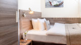 Novum Hotel Leonet Room