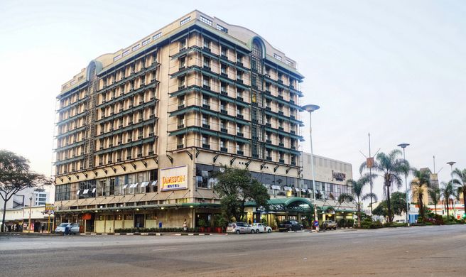 Cresta Jameson Hotel Exterior